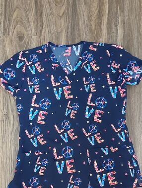 Small Navy 'LOVE' Print V-Neck Scrub Top